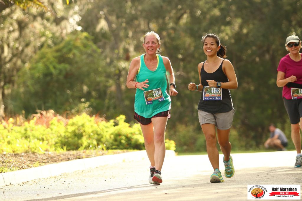 Under the Oaks 10K 2017: Rounding the bend to the finish. Photo by Tim of http://truespeedphoto.com/